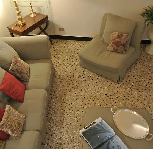 Palazzo Zecchino 招待所 4*