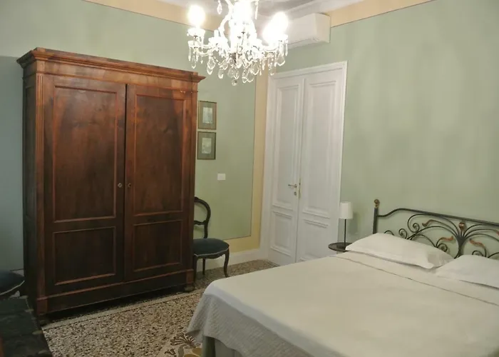 Palazzo Zecchino 招待所 4*